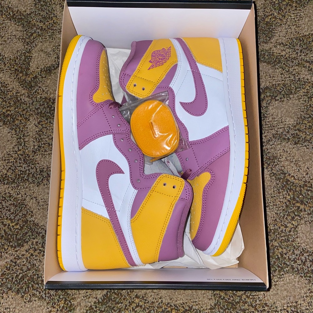 Jordan 1 high retro “brotherhood” size 11 NEW
